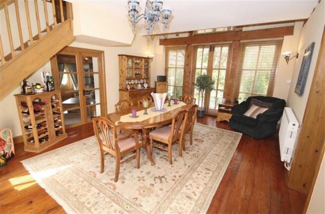 ENTRANCE/DINING HALL