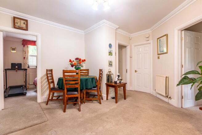 3 bed Flat for sale Image 10