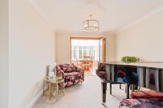 4 bed Detached for sale Image 6