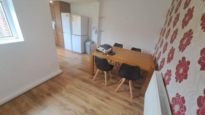 1 bed House Share to rent Image 8