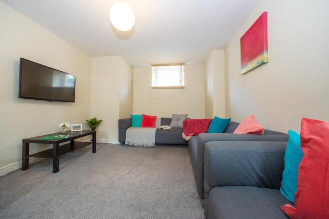 8 bed Terraced to rent Image 6