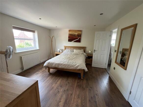 4 bed Detached for sale Image 8