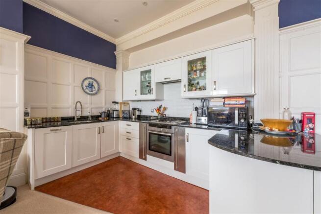 Flat 4, 14 Brunswick Terrace-3.jpg