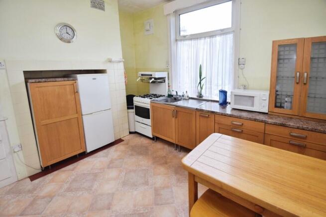 5 bed Semi-Detached for sale Image 6