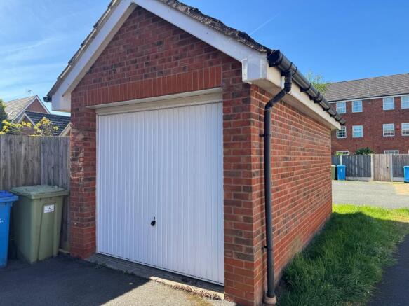 3 bed Town House for sale Image 10