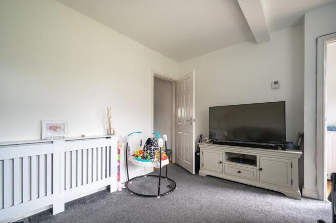 2 bed Terraced to rent Image 5