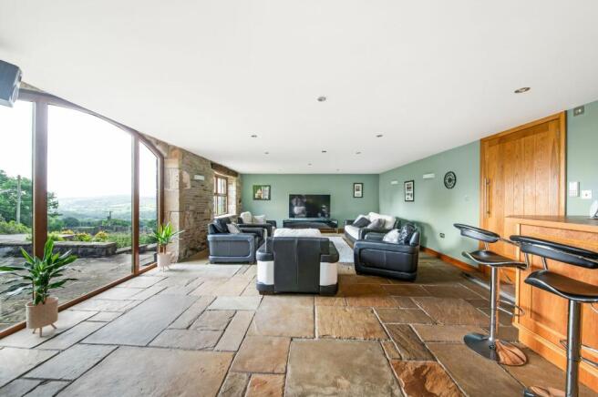 SITTING/FAMILY ROOM