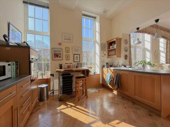 2 bed Flat for sale Image 4