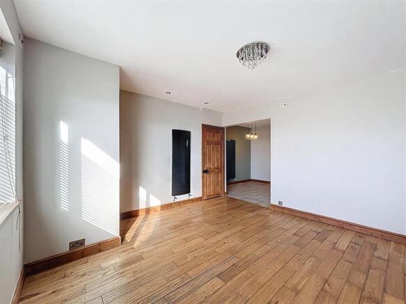 3 bed Terraced for sale Image 4