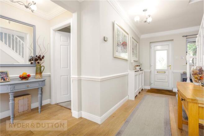 5 bed Detached for sale Image 4