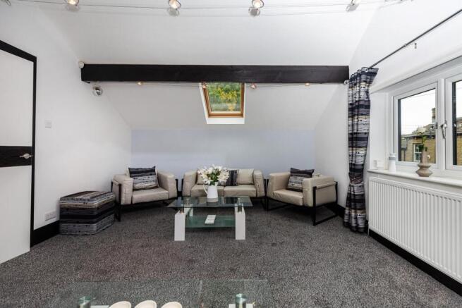 3 bed Coach House for sale Image 5