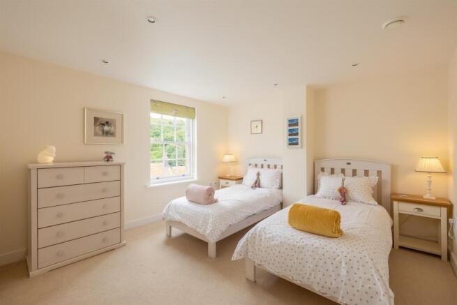 3 bed House for sale Image 12