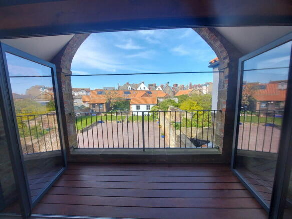 2 bed Coach House to rent Image 4