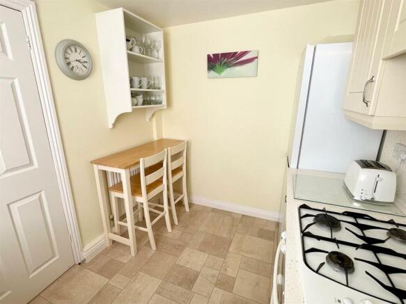 2. Kitchen.JPG
