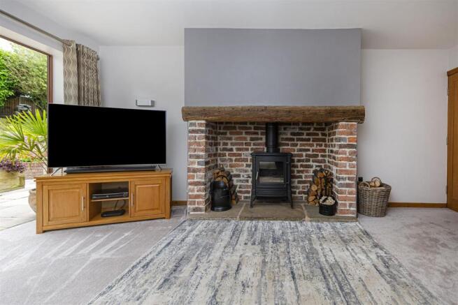 6 bed Detached for sale Image 9