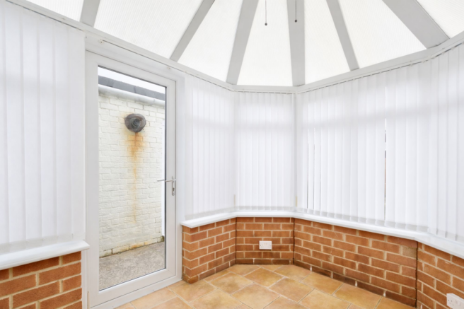3 bed Terraced to rent Image 8