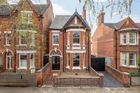 Waterloo Road- Detached home