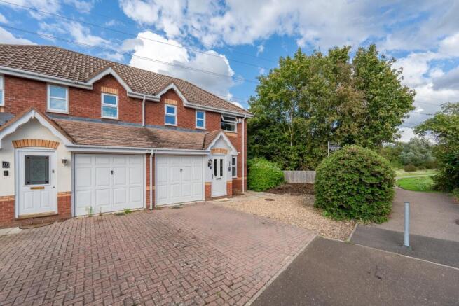 3-bed semi-detached on Knipe Close, Huntingdon, Cambridgeshire, PE29 6WN, £300,000