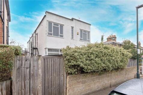 Second Cross Road, Twickenham, TW2