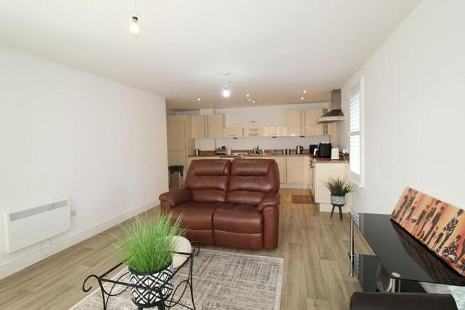 2 bed Apartment for sale Image 4