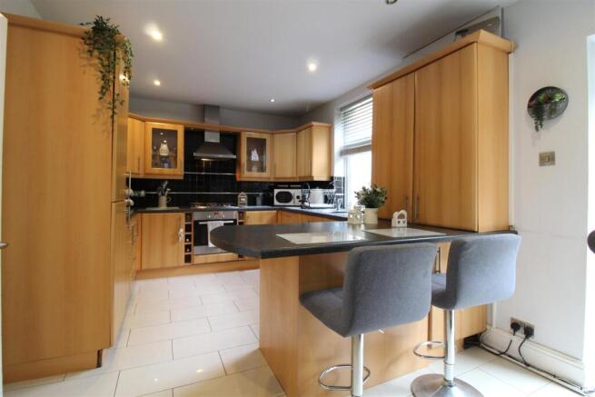 Close Hill Lane, Newsome, Huddersfield, HD4 photo 5
