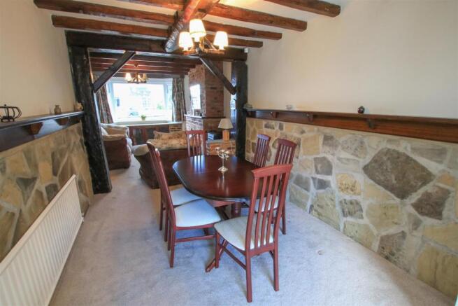 OPEN PLAN LIVING/ DINING ROOM