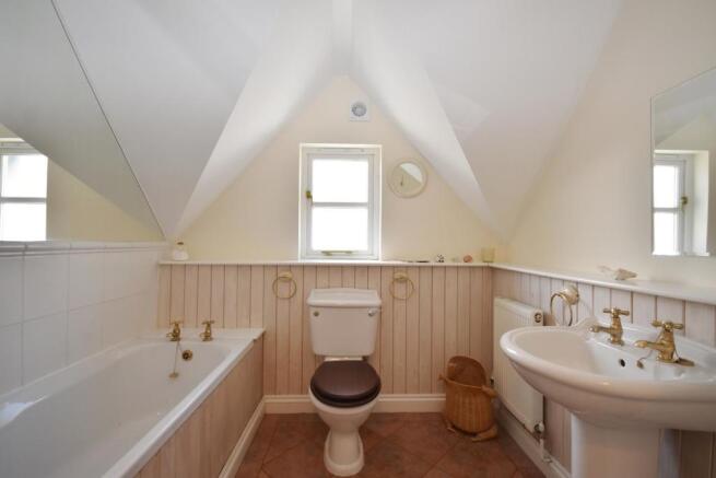 Bathroom 2.JPG