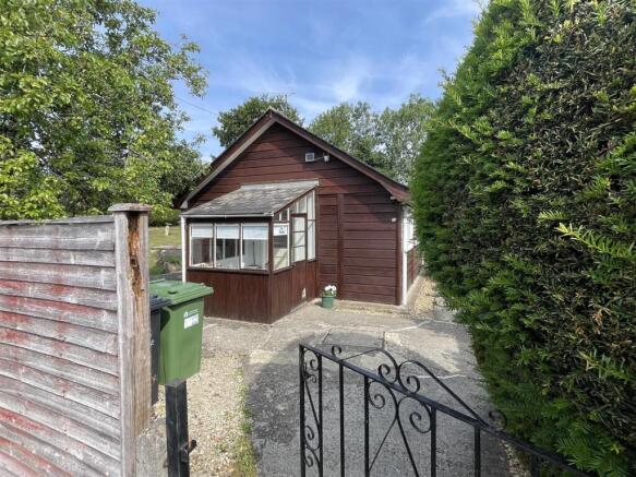 79, Golden Farm Road, Cirencester photo 4