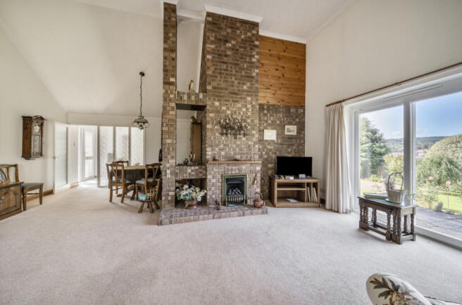 1359328-11-68d526...