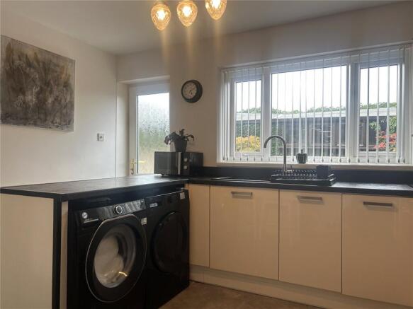 2 bed Semi-Detached for sale Image 9