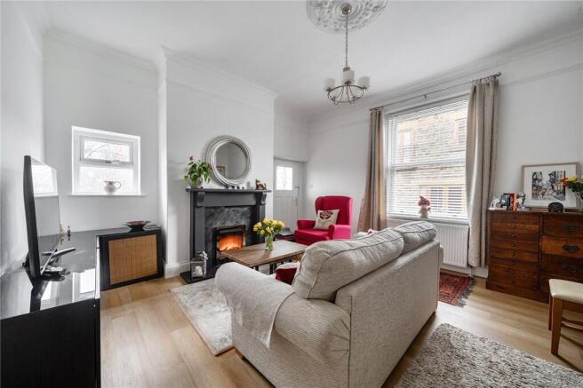5 bed Detached for sale Image 11