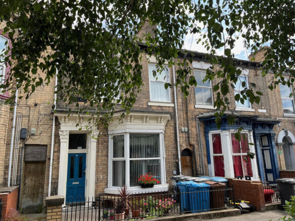 3 SELF CONTAINED FLATS ON A SINGLE FREEHOLD