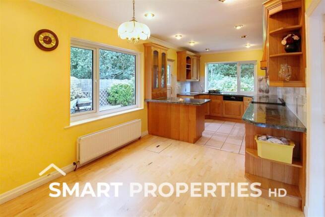 4 bed Detached to rent Image 7