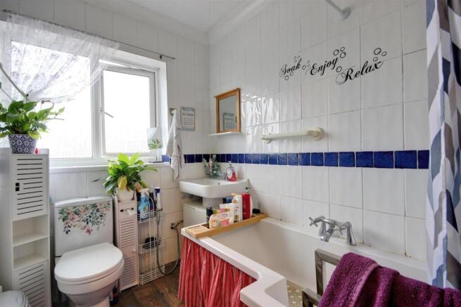 3 bed Apartment for sale Image 12