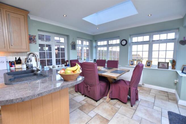 LIVING KITCHEN