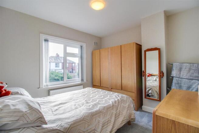 4 bed Semi-Detached for sale Image 11