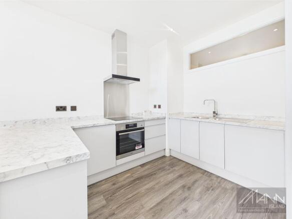 2 bed Apartment to rent Image 4