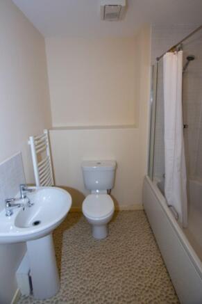 2 bed Flat to rent Image 3