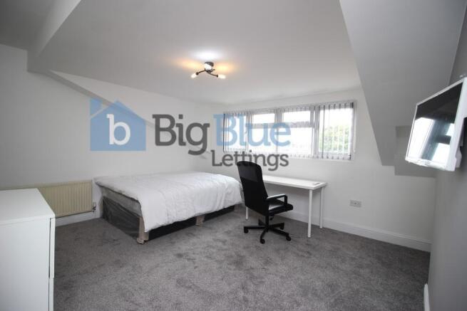 Bright and tidy single bedroom featuring a comf...