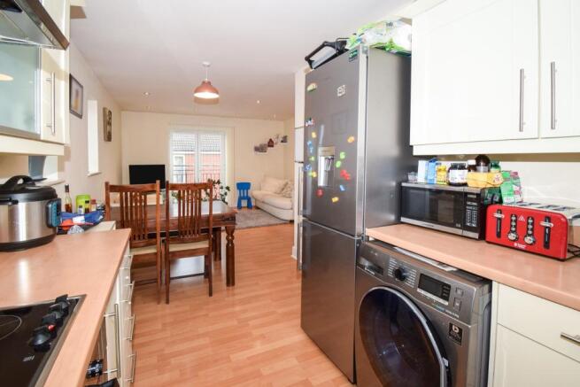 Kitchen Area into lo