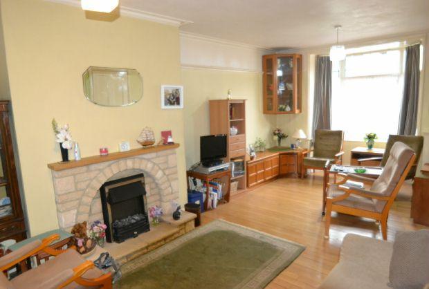 sitting/dining room