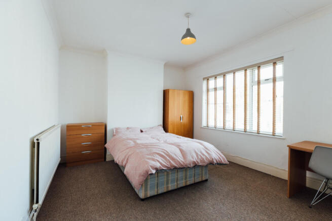 1 bed House Share to rent Image 5