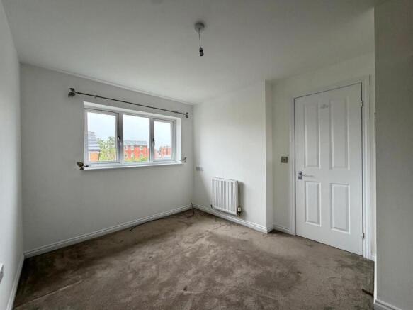 3 bed Semi-Detached to rent Image 8