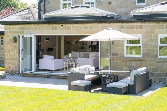 5 bed House for sale Image 7