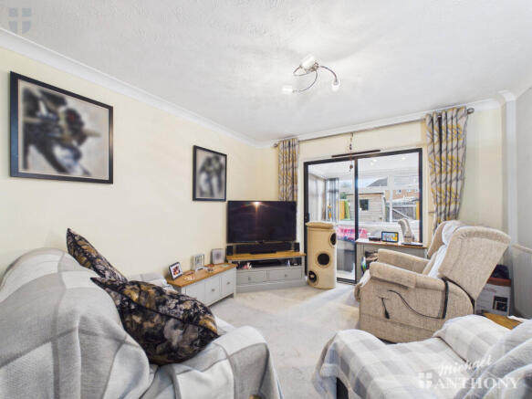 CAM03218G0-PR0963-STILL021