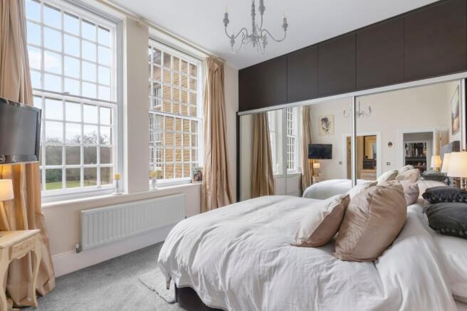 4 bed Terraced for sale Image 11