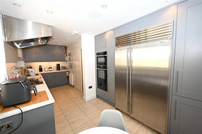 4 bed Link Detached House for sale Image 4