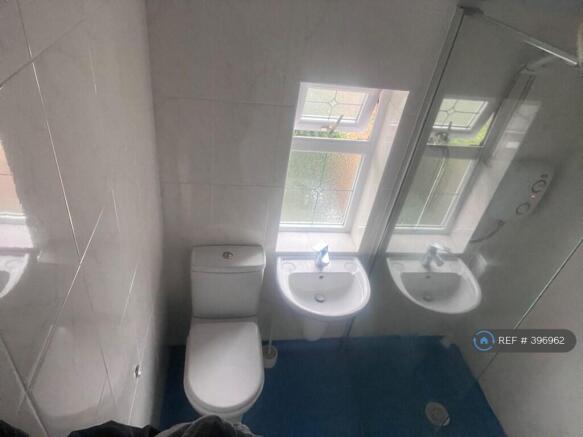 Upstairs Bathroom 
