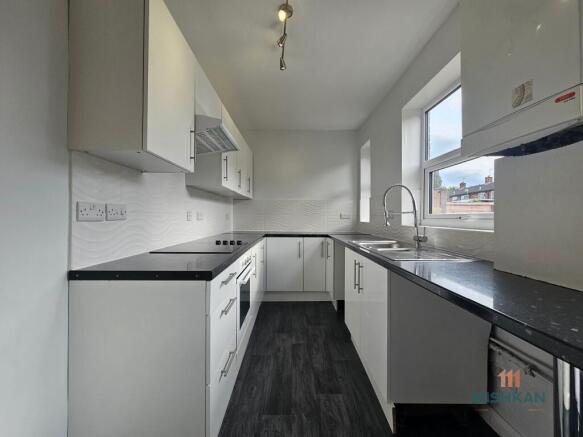 2 bed Terraced to rent Image 6