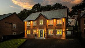 8, Farington Lodge Gardens, Leyland PR25 4AB